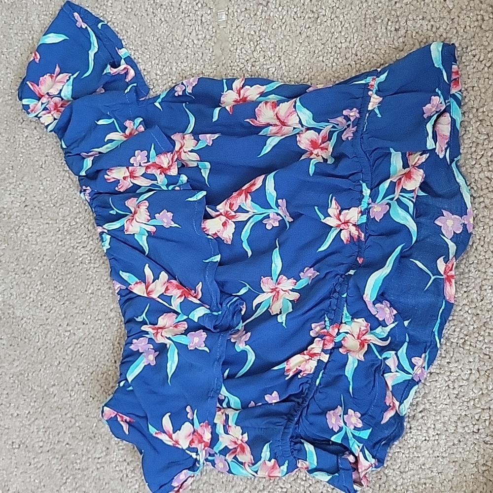 One shoulder cropped top